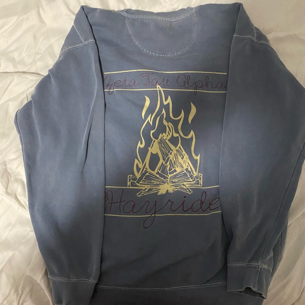 VINTAGE SORORITY MERCH SIZE L SMALL HOLE IN ARMPIT REGION